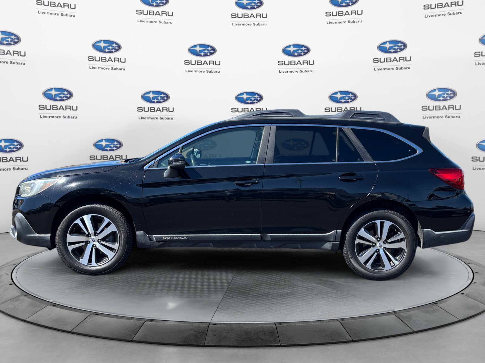 Used 2019 Subaru Outback 2.5i Limited AWD/4WD image 3
