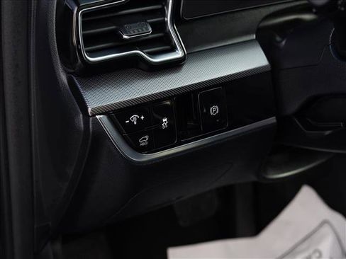 Used 2025 Kia Sportage SX image 10