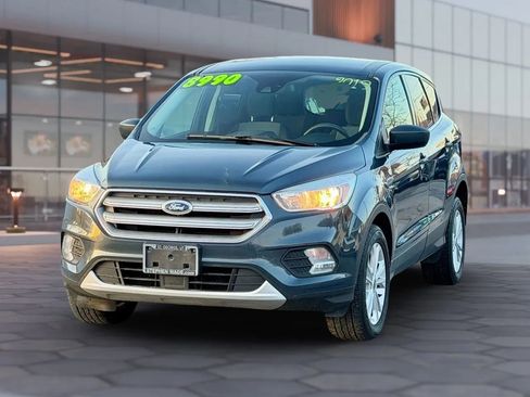 Used 2019 Ford Escape SE image 2