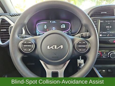 Used 2025 Kia Soul LX w/ LX Technology Package FWD image 10