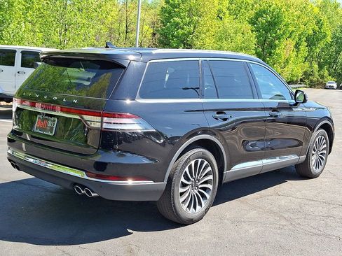 Used 2023 Lincoln Aviator AWD w/ Premium Package image 12