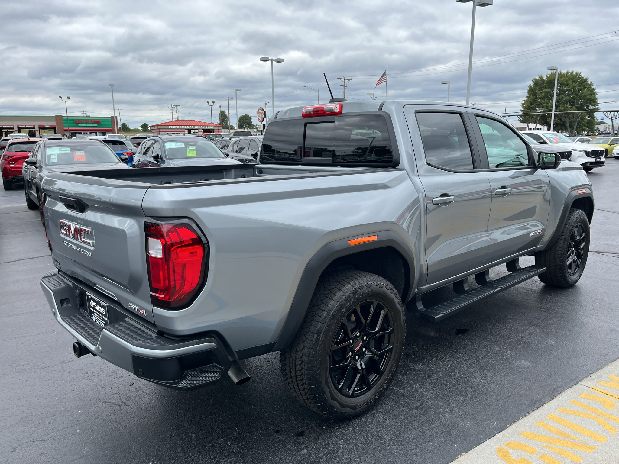 Used 2025 GMC Canyon AT4 AWD/4WD image 9
