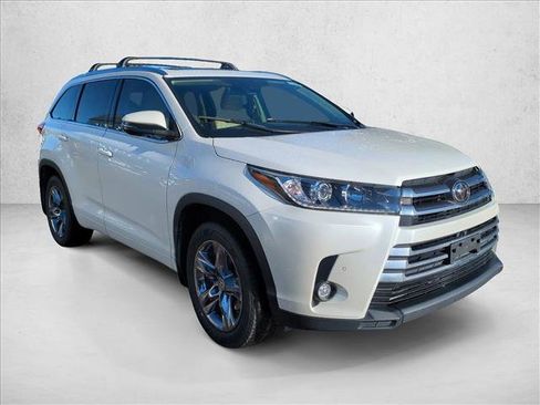 Used 2019 Toyota Highlander Limited Platinum image 3