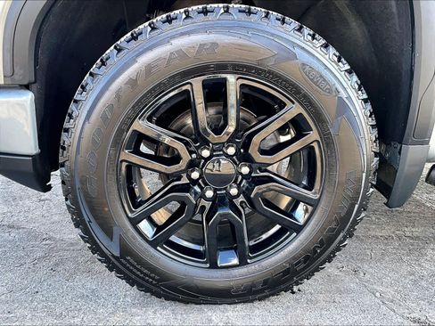 Used 2023 GMC Sierra 1500 AT4 w/ AT4 Preferred Package image 6