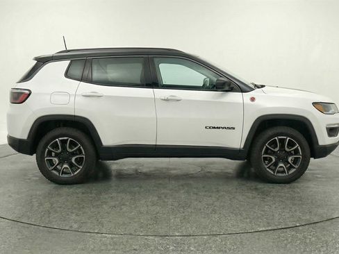 Used 2025 Jeep Compass Trailhawk AWD/4WD image 8