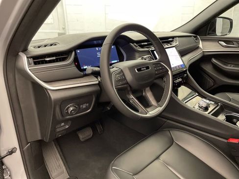 New 2025 Jeep Grand Cherokee Limited image 16