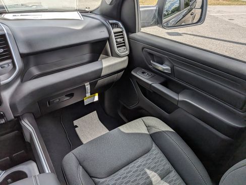 New 2026 RAM 1500 Express AWD/4WD image 16