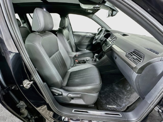 Used 2024 Volkswagen Tiguan SE R-Line AWD/4WD image 29