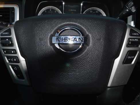 Used 2017 Nissan Titan SV image 16