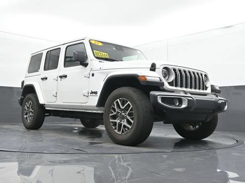 Used 2025 Jeep Wrangler Unlimited Sahara AWD/4WD image 48