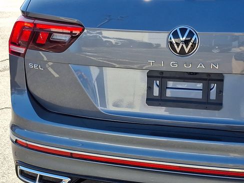 Used 2024 Volkswagen Tiguan SEL R-Line image 17