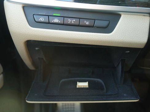 Used 2016 BMW 550i xDrive Sedan image 25