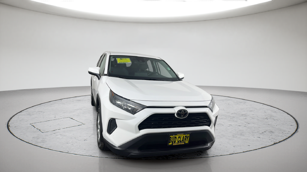 Used 2022 Toyota RAV4 LE AWD/4WD image 4
