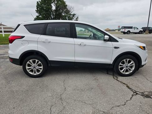 Used 2019 Ford Escape SE FWD image 9