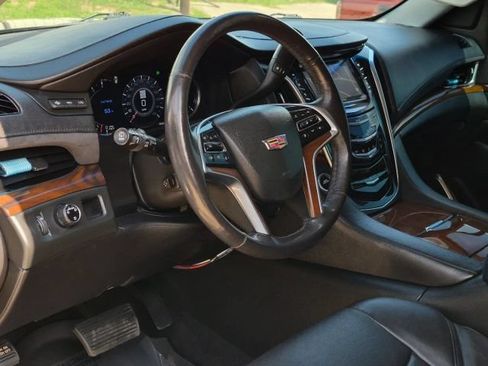 Used 2018 Cadillac Escalade Luxury RWD image 7