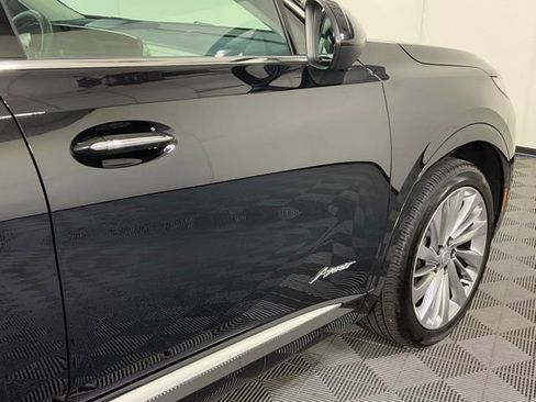 Used 2024 Buick Envision Avenir AWD/4WD image 9