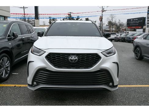 Used 2024 Toyota Highlander XSE image 3