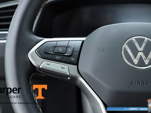 Used 2024 Volkswagen Tiguan SE w/ Panoramic Sunroof Package FWD image 60