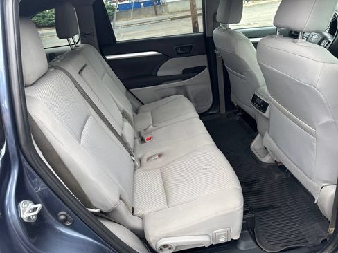 Used 2019 Toyota Highlander LE AWD/4WD image 39