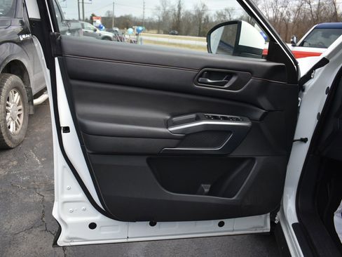 Used 2023 Nissan Pathfinder Rock Creek image 12