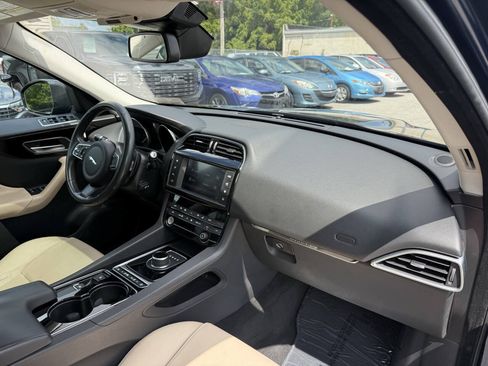 Used 2017 Jaguar F-PACE Premium AWD/4WD image 17