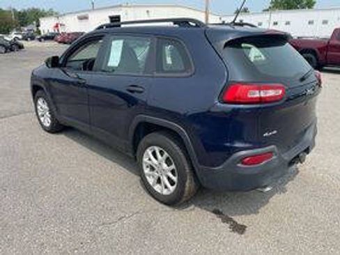 Used 2015 Jeep Cherokee Sport w/ Cold Weather Group AWD/4WD image 7