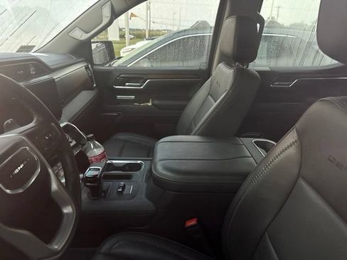 Used 2025 GMC Sierra 1500 Denali AWD/4WD image 4