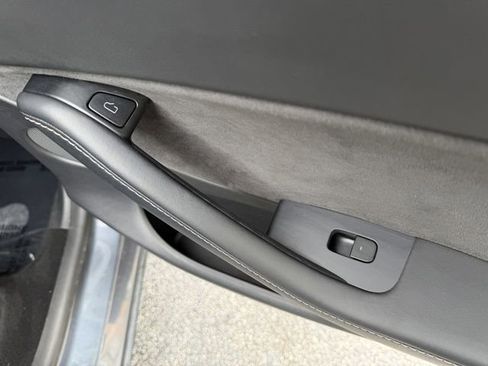 Used 2021 Tesla Model Y Long Range AWD/4WD image 21