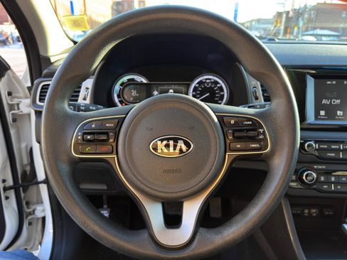 Used 2018 Kia Niro LX image 18