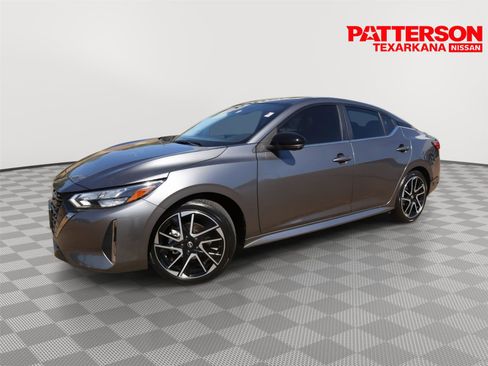 Used 2025 Nissan Sentra SR w/ SR Premium Package image 1