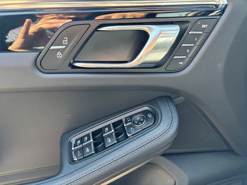 Certified 2026 Porsche Macan AWD/4WD image 24