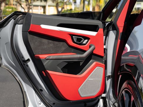 Used 2022 Lamborghini Urus image 49