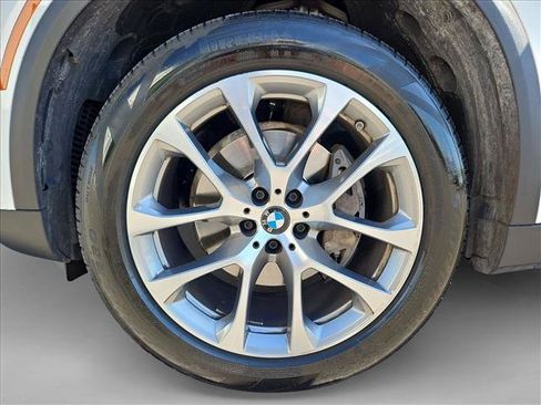 Certified 2024 BMW X5 sDrive40i w/ Premium Package RWD image 24