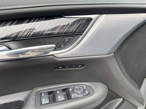 Used 2025 Cadillac XT6 Premium Luxury image 14