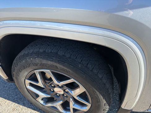 Used 2022 GMC Sierra 1500 SLT w/ X31 Off-Road Package image 11