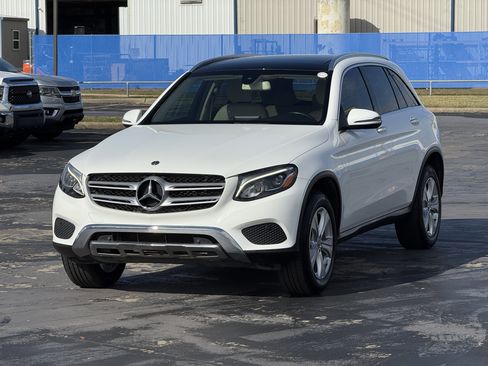 Used 2018 Mercedes-Benz GLC 300 w/ Premium Package image 5