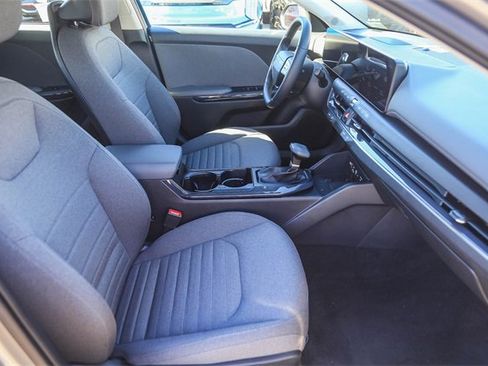 Used 2025 Kia K4 EX image 17