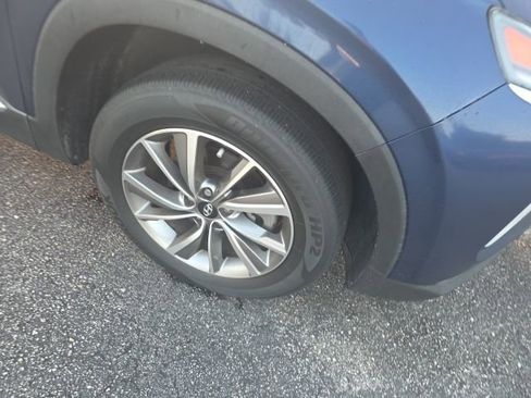 Used 2020 Hyundai Santa Fe SEL w/ Convenience + Premium Package image 2