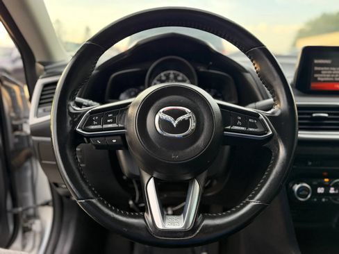 Used 2018 MAZDA MAZDA3 Touring FWD image 19