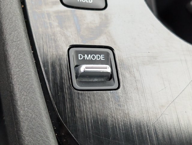 Used 2024 Nissan Rogue SV FWD image 25