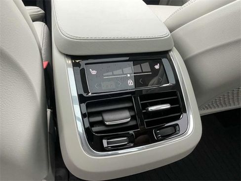 Used 2023 Volvo XC90 B6 Ultimate w/ Lounge Package image 11