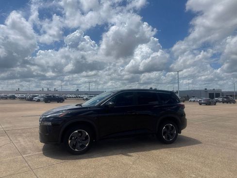 Certified 2024 Nissan Rogue SV FWD image 11
