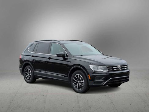 Used 2021 Volkswagen Tiguan SE AWD/4WD image 2