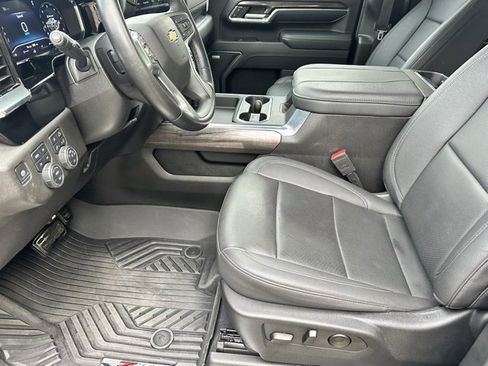Used 2024 Chevrolet Silverado 2500 LTZ w/ LTZ Convenience Package image 6