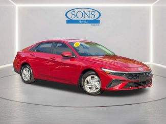 Used 2025 Hyundai Elantra SE FWD video 1