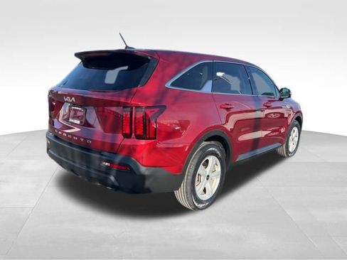Used 2022 Kia Sorento LX image 7