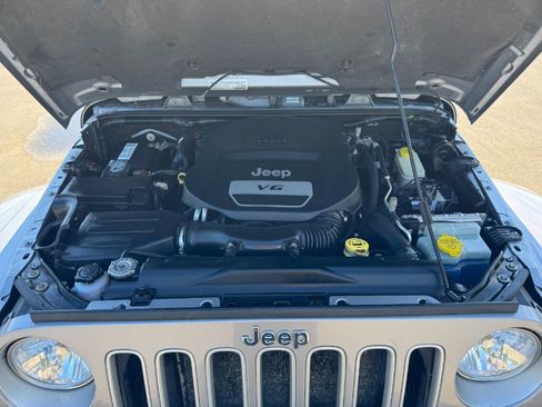 Used 2016 Jeep Wrangler Unlimited Sahara AWD/4WD image 23