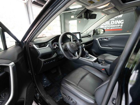 Used 2020 Toyota RAV4 Limited AWD/4WD image 8