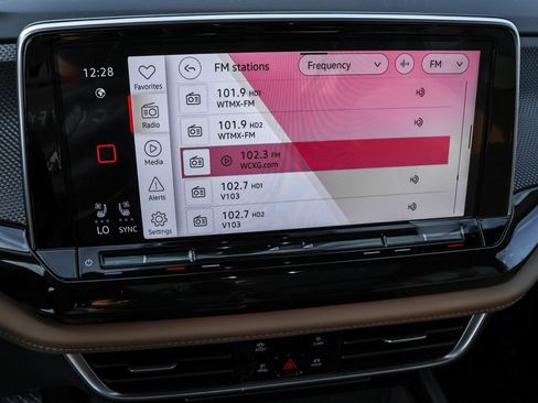 New 2026 Volkswagen Atlas Cross Sport SEL image 30