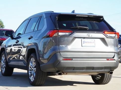 Used 2021 Toyota RAV4 XLE Premium image 7